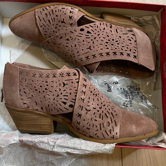 Carlos by Carlos Santana Shoes - CARLOS By Carlos Santana Miranda style Brown Suede Shoes Size 9 1/2 M
